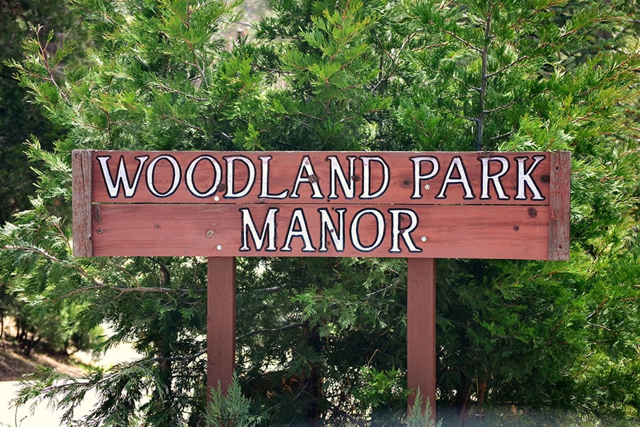 Woodland Park Manor sign